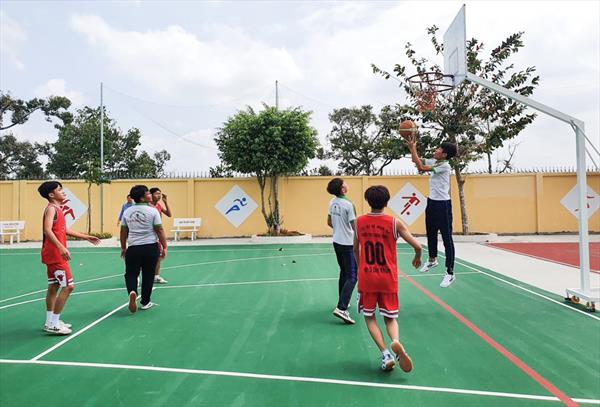 Hướng Dẫn Chi Tiết Kỹ Thuật Di Chuyển Khi Phòng Thủ Trong Bóng Rổ